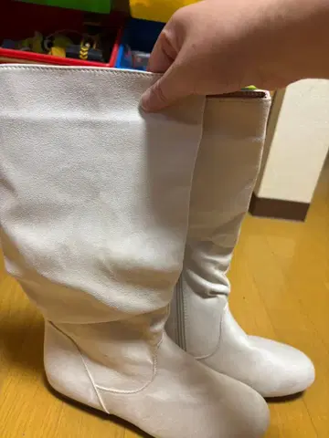 화이트 가죽 롱 부츠