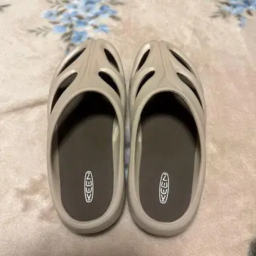 KEEN 그레이 샌들