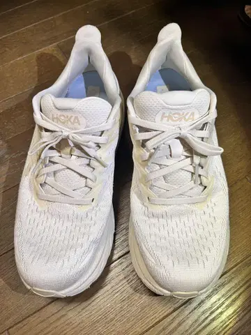 HOKA CLIFTON 8 스니커즈