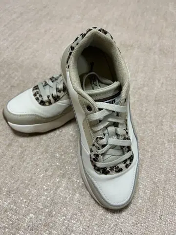 새상품급 PUMA 여성용 스니커즈