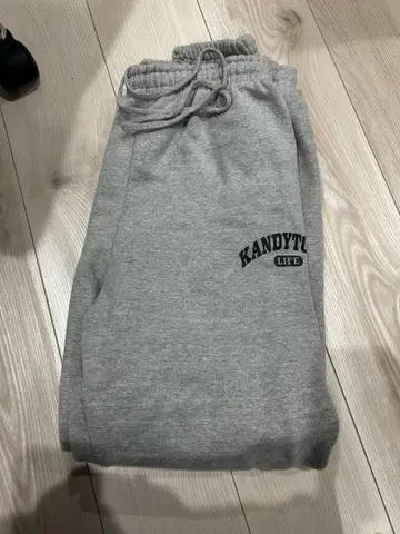 KANDYTOWN 그레이 스웨트 팬츠