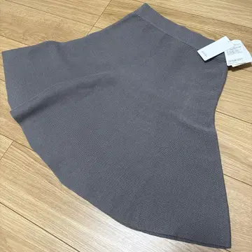 새상품 택 포함 스픽 앤 스팬 니트 스커트 플레어
