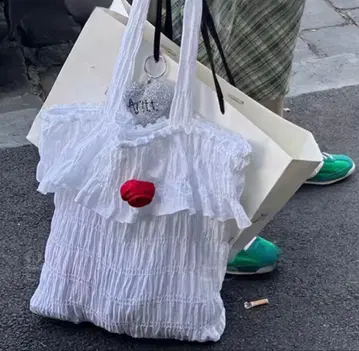 프릴 장미 화이트 토트백