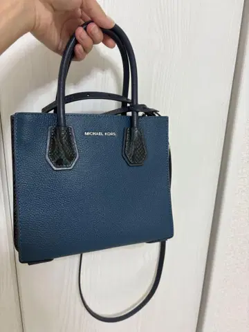 MICHAEL KORS 네이비 숄더백