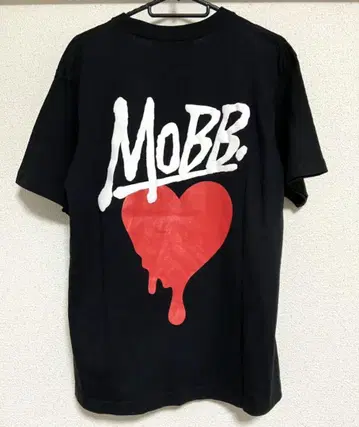 MOBB 블랙 T셔츠 하트 디자인