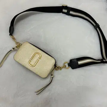 MARC JACOBS 숄더백 골드 로고