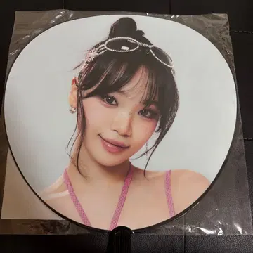 르세라핌 김채원 부채