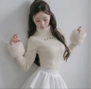 다리치 아이보리 프리 스무스 퍼 리브 니트탑