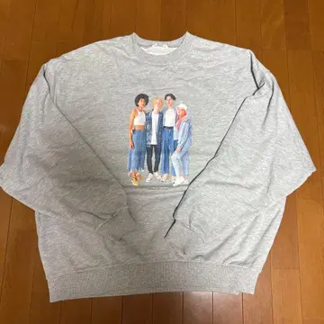 그레이 프린트 맨투맨