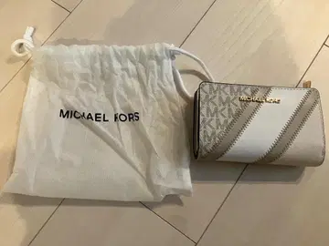 MICHAEL KORS 이단 접이식 지갑 화이트