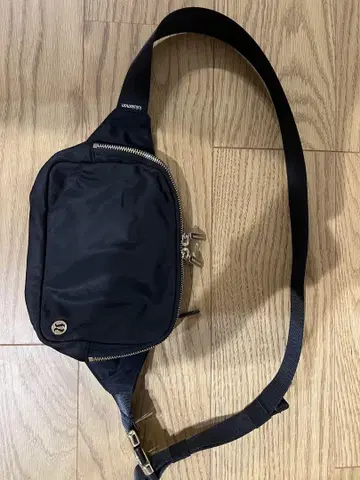 lululemon 블랙 바디백 2L