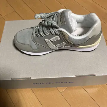 뉴이즈 [ GRAY ] 10주년 한정판 모델 23.0cm 새상품