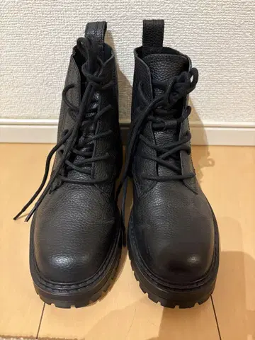 ZARA 블랙 가죽 하이컷 부츠