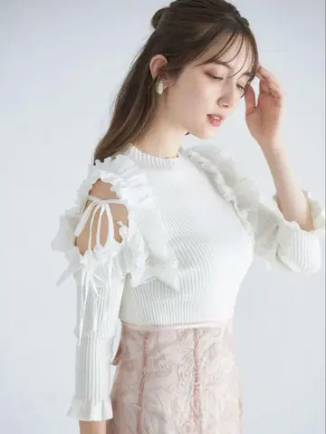 toccocloset 리본 달린 쉬폰 플리츠 절개 리브 니트 풀오버