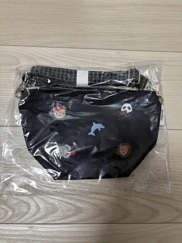 패밀리아 x 어드벤처 월드 미니백