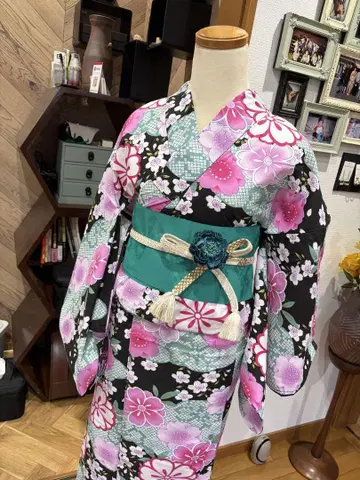 유카타와 오비 기모노 코사지