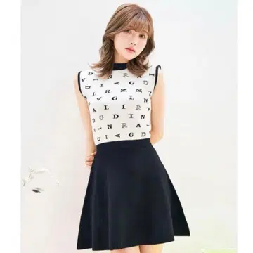 darich 다리치 랜덤 로고 플레어 니트 미니 원피스