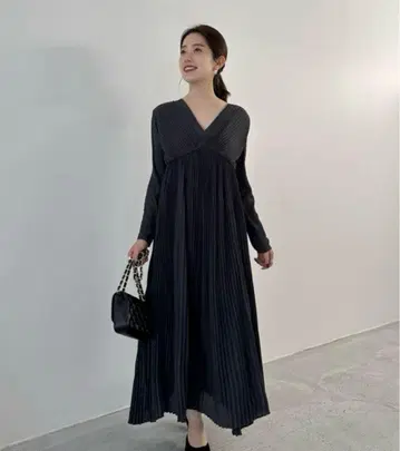 아뉴앙스 플리츠 디자인 원피스 차콜 그레이 S 사이즈