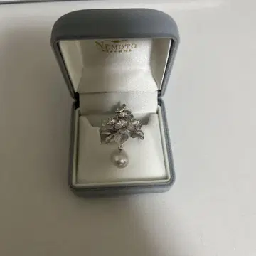 NEMOTO 꽃 모티브 브로치