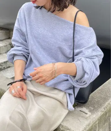 omekashi 오프숄더 맨투맨 그레이