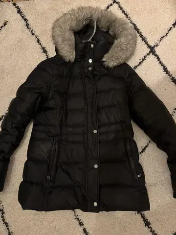 TOMMYHILFIGER 블랙 다운 자켓 퍼 포함