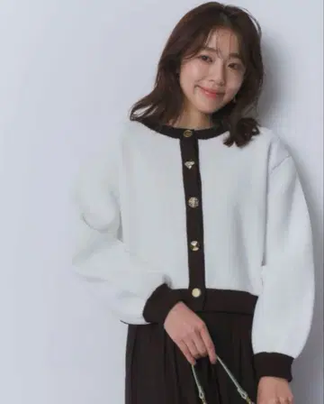 [새상품급] 저스길리티 샤이니 멀티 버튼 가디건