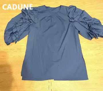 [ 새상품급 ] CADUNE 카듀네 웨이브 프릴 블라우스