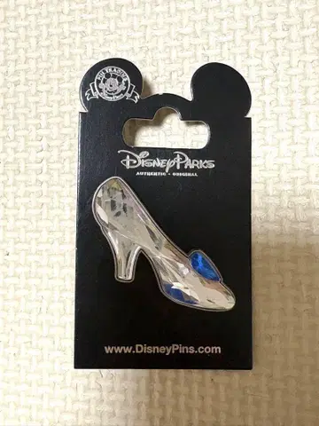 Disney Parks 신데렐라 유리 구두 핀 배지