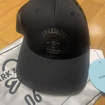 마크앤로나 미사용 캡 블랙 컬러