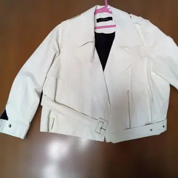 ZARA BASIC 화이트 가죽풍 자켓, 라이더 디자인 레어