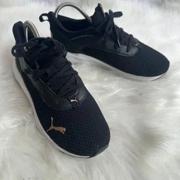 PUMA 블랙 러닝화 23.0cm