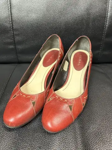 REGAL 레드 가죽 컷 아웃 펌프스 중간 힐 23cm