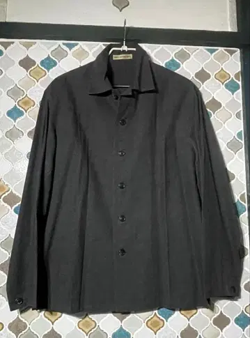 ISSEY MIYAKE MEN 다크 그레이 긴팔 셔츠