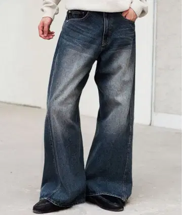 [ 미사용품 ] CURVED FLARE BAGGY DENIM