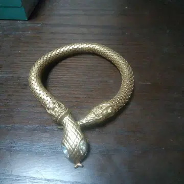 뱀 디자인 골드 컬러 팔찌