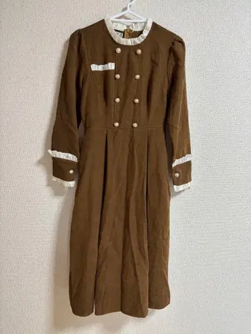 브라운 롱 드레스 프릴 포함