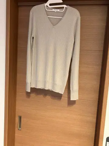 23구 리브 V넥 긴팔 스웨터 베이지