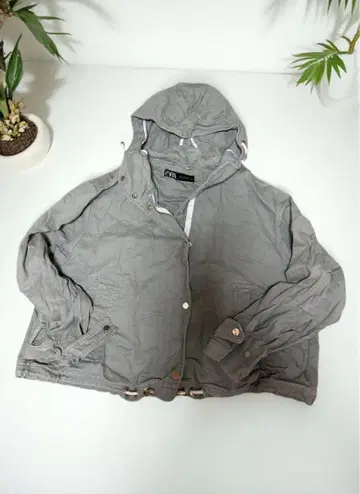 ZARA 후드 부착 밀리터리 자켓