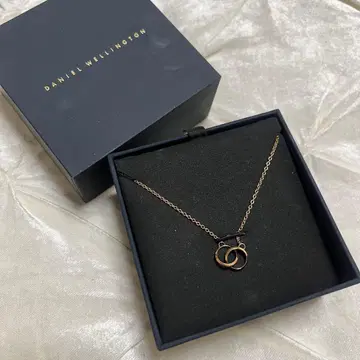 DANIEL WELLINGTON 핑크 골드 목걸이