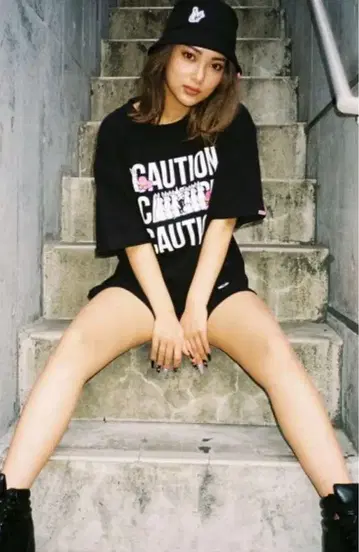 GYDA FR2매 Rubbie Bunny CAUT 티셔츠