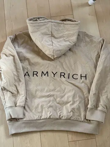 새상품급 ARMYRICH 퀼팅 후드티 사이즈 L 베이지