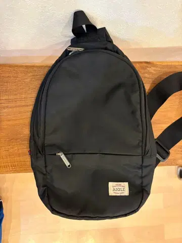 AIGLE 블랙 슬링백