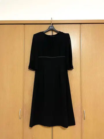 도쿄 소와르 블랙 포멀 원피스