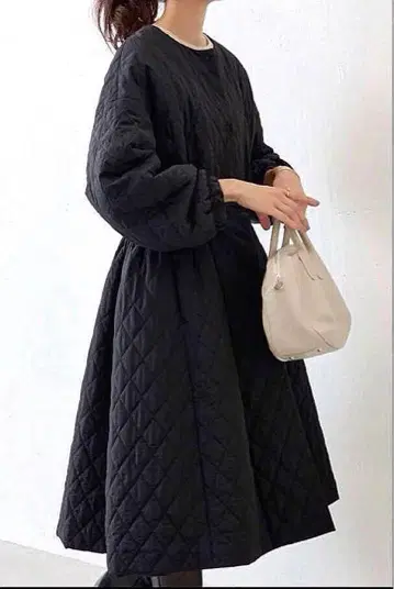 BEARDSLEY 비어즐리 벌룬 소매 퀼팅 롱 코트