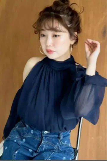 LILY BROWN 드레이프 보타이 쉬폰 블라우스