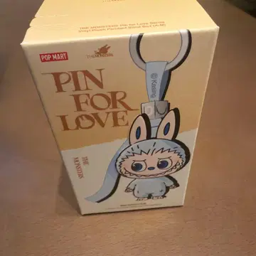 POP MART PIN FOR LOVE 라브브
