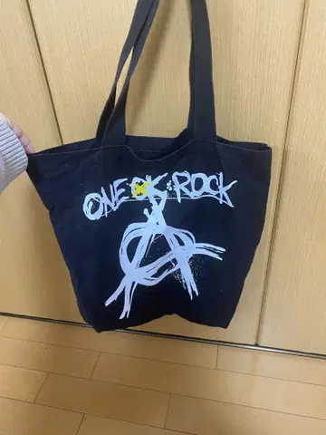 ONE OK ROCK Ambitions 토트백 블랙