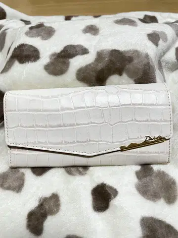 Dakota 화이트 악어 엠보싱 장지갑
