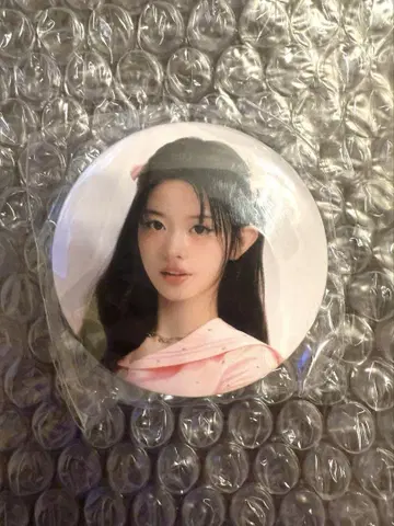 ILLIT 아이릿 민지 캔뱃지 GLITTER DAY 가챠