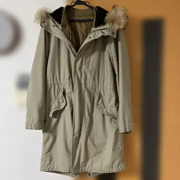 레이지 블루 퍼 달린 롱 모즈 코트 베이지